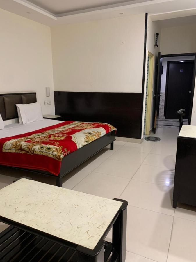 Hotel Raman'S Jagadhri Exterior photo